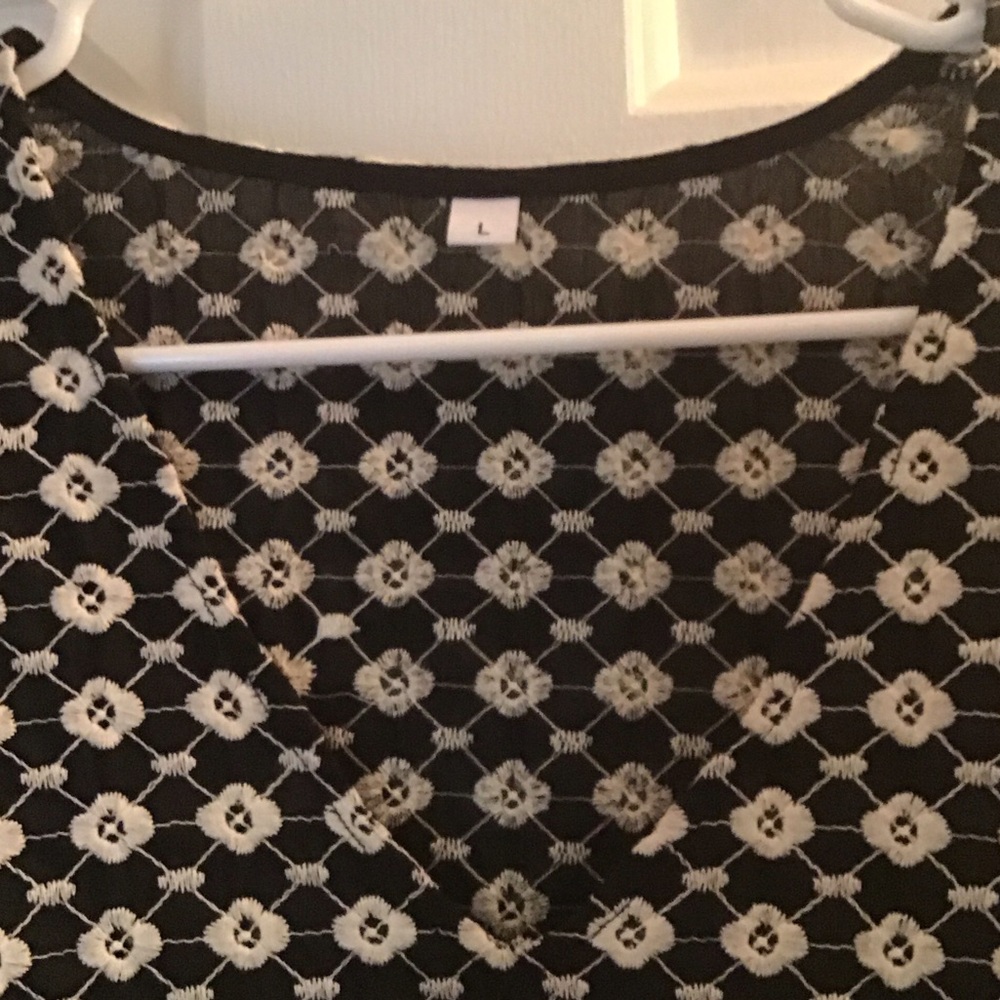 Black and White Patterned Women's Top size L
Great for Holiday’s! - Picture 2 of 5